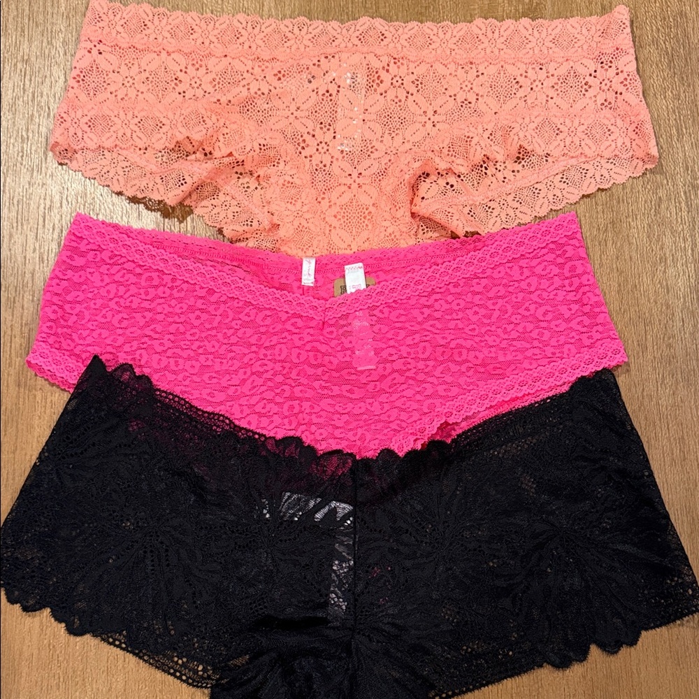 PINK VS Lace Women's Intimates Set - Black, Pink, and Coral